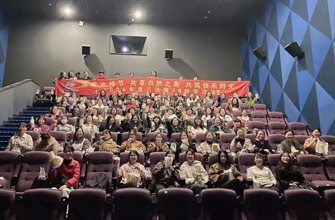 春光与你们都是这天下最好的风物，，，，，节日快乐！